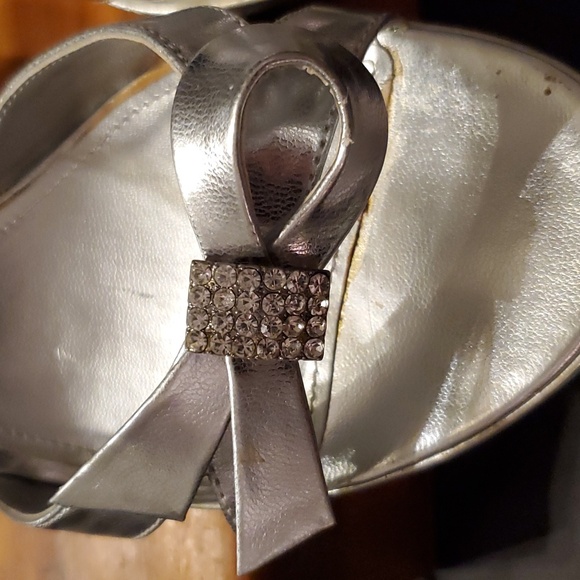 APT 9 Silver Stephanie Heels size 8 - Picture 5 of 10